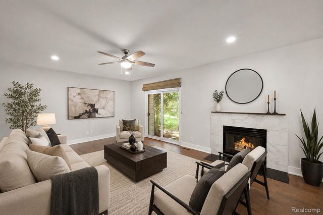 169 E Long Lake Road, Bloomfield Hills, MI 48304