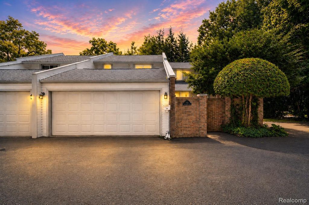 169 E Long Lake Road, Bloomfield Hills, MI 48304