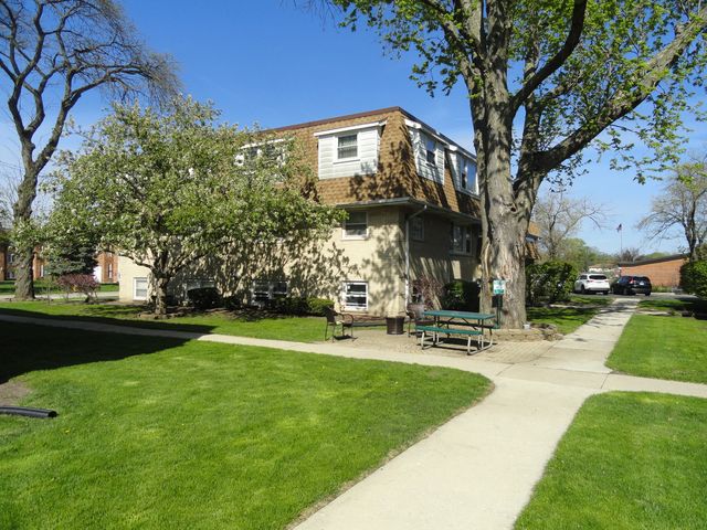 9907 W 58th Street 1, Countryside, IL 60525