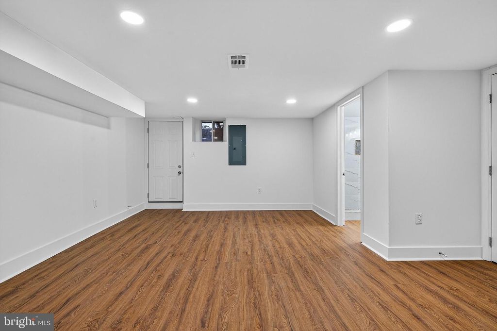 802 N WOODINGTON RD, Baltimore, MD 21229