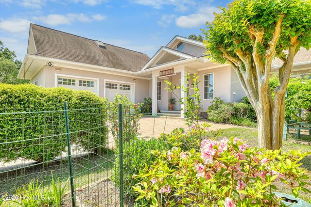 2792 Golfmaster Court SE, Southport, NC 28461