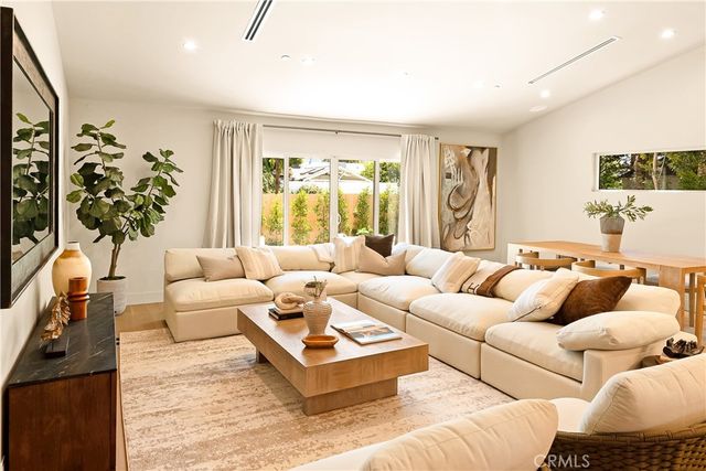 5944 Lasaine, Encino, CA 91316