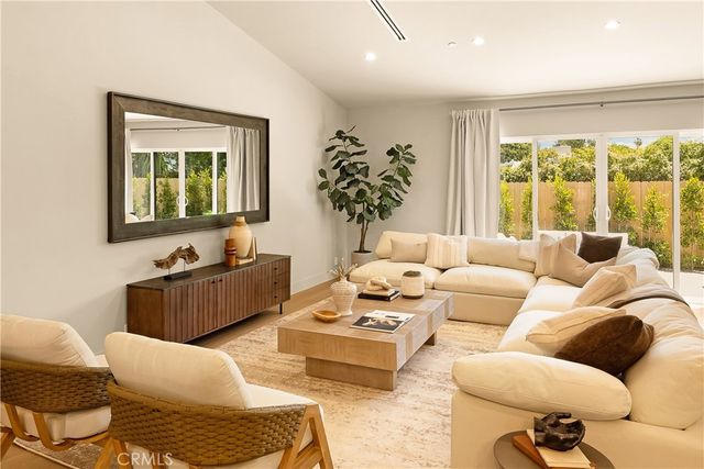 5944 Lasaine, Encino, CA 91316