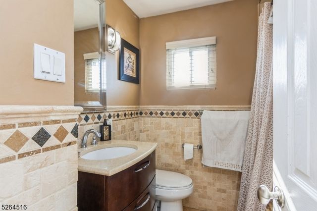 719 W Blancke St, Linden City, NJ 07036