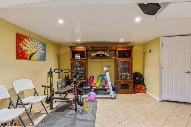 719 W Blancke St, Linden City, NJ 07036