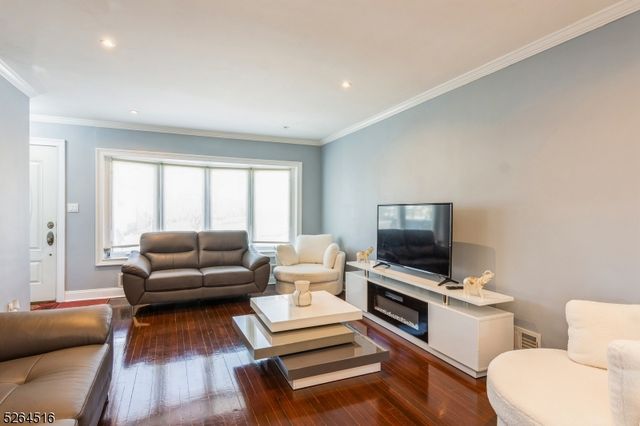719 W Blancke St, Linden City, NJ 07036