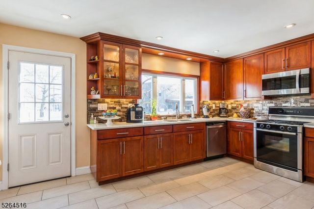 719 W Blancke St, Linden City, NJ 07036