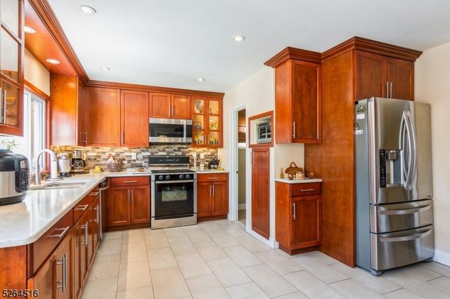719 W Blancke St, Linden City, NJ 07036