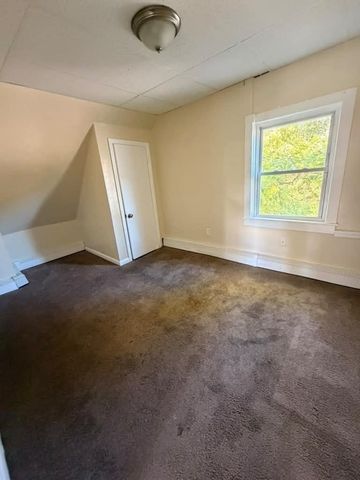 17 Gage St, Fitchburg, MA 01420