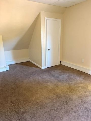 17 Gage St, Fitchburg, MA 01420