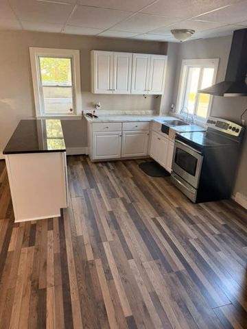 17 Gage St, Fitchburg, MA 01420
