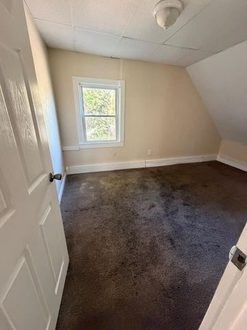 17 Gage St, Fitchburg, MA 01420