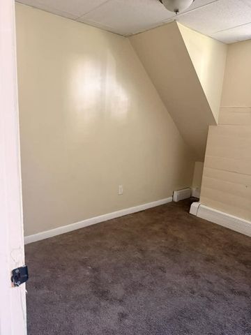17 Gage St, Fitchburg, MA 01420