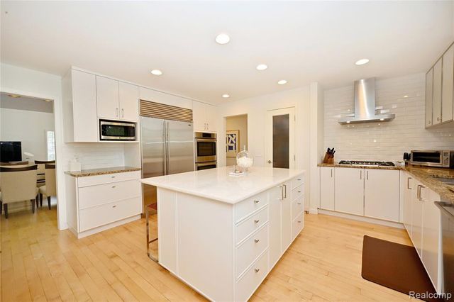 3202 Shadydale Court, West Bloomfield, MI 48323