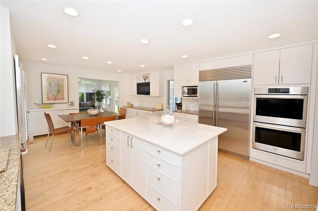 3202 Shadydale Court, West Bloomfield, MI 48323