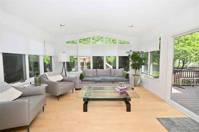 3202 Shadydale Court, West Bloomfield, MI 48323