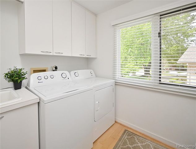 3202 Shadydale Court, West Bloomfield, MI 48323