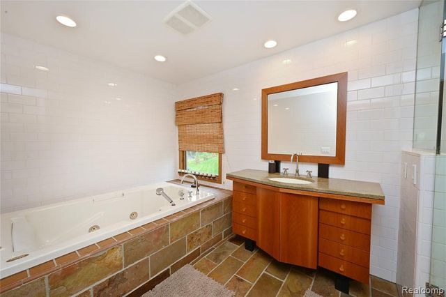 3202 Shadydale Court, West Bloomfield, MI 48323