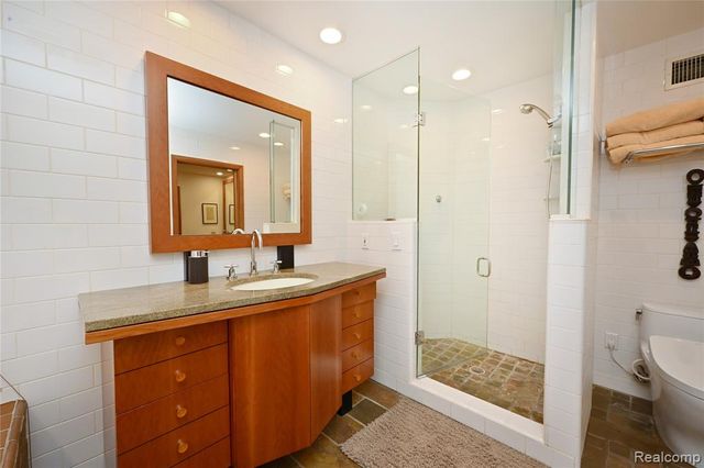 3202 Shadydale Court, West Bloomfield, MI 48323