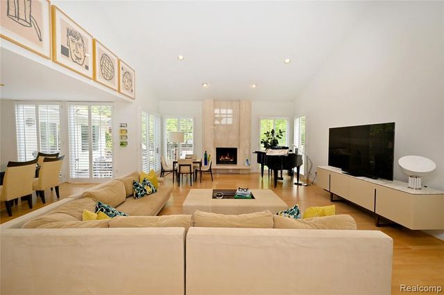 3202 Shadydale Court, West Bloomfield, MI 48323