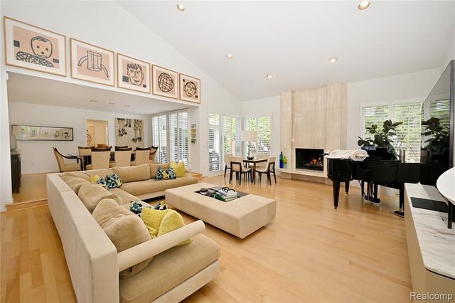 3202 Shadydale Court, West Bloomfield, MI 48323