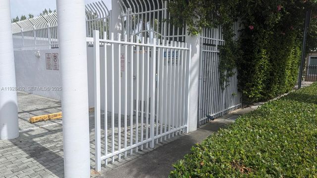 1401 SW 22nd St 1405, Miami, FL 33145