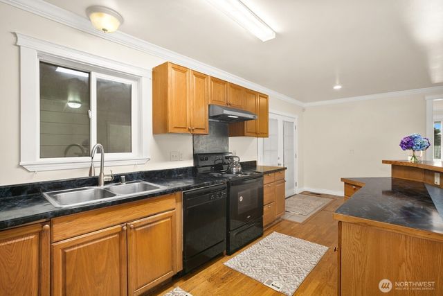 1520 S Bennett Street, Seattle, WA 98108