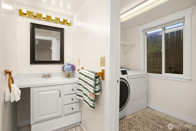 1520 S Bennett Street, Seattle, WA 98108