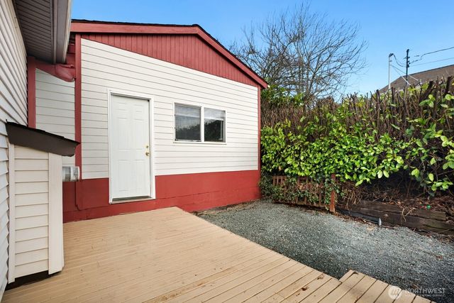 1520 S Bennett Street, Seattle, WA 98108