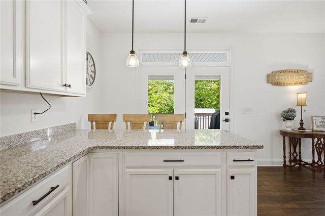 525 Sixteenth Circle, Walhalla, SC 29691