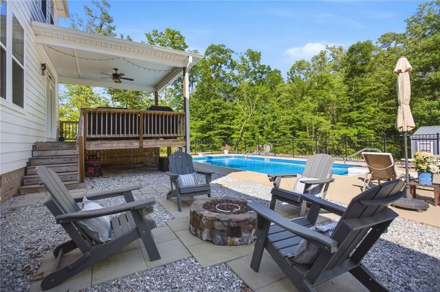 525 Sixteenth Circle, Walhalla, SC 29691