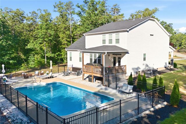 525 Sixteenth Circle, Walhalla, SC 29691