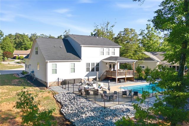 525 Sixteenth Circle, Walhalla, SC 29691