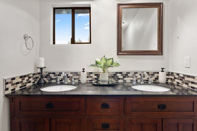 19606 Fish Hill Lane, Redding, CA 96003