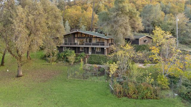 19606 Fish Hill Lane, Redding, CA 96003
