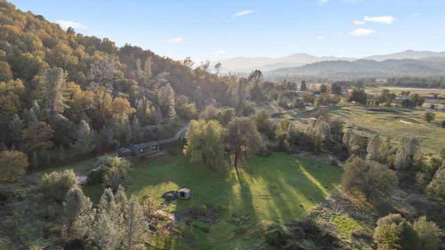 19606 Fish Hill Lane, Redding, CA 96003