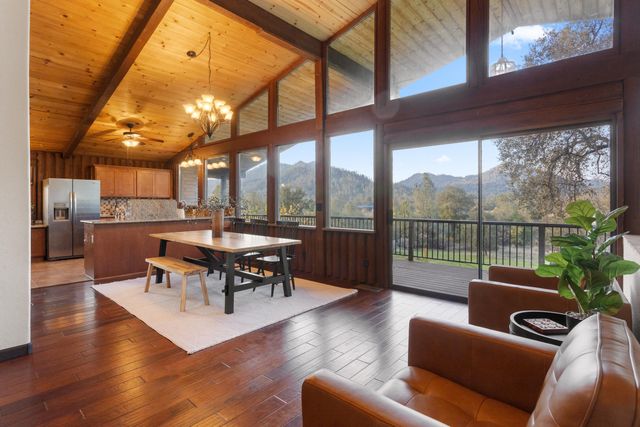 19606 Fish Hill Lane, Redding, CA 96003