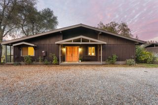19606 Fish Hill Lane, Redding, CA 96003