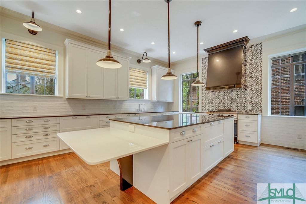 Image 17 of property listing at 302 E 46th Street, Savannah, GA 31405