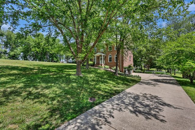 930 Doe Run Ct, Adams, TN 37010