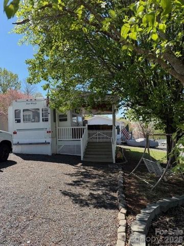 145 Grand View Drive, New London, NC 28127