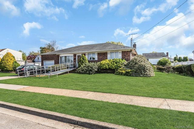 258 N Wisconsin Avenue, North Massapequa, NY 11758