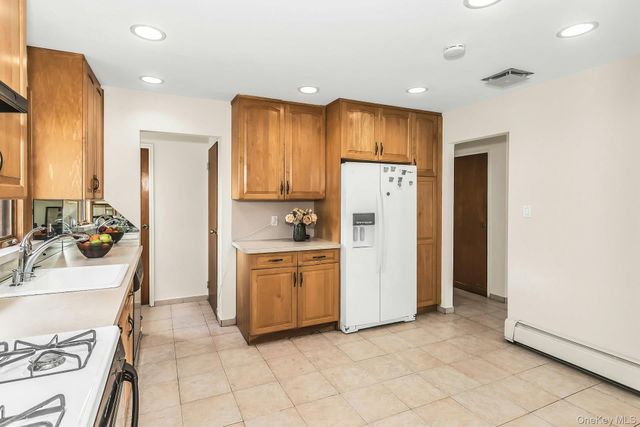 258 N Wisconsin Avenue, North Massapequa, NY 11758