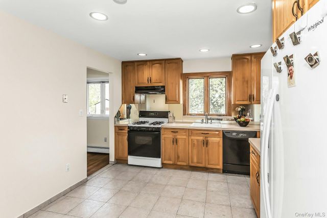 258 N Wisconsin Avenue, North Massapequa, NY 11758