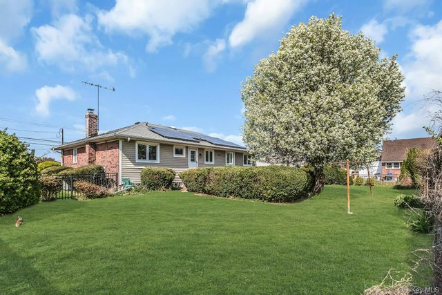 258 N Wisconsin Avenue, North Massapequa, NY 11758