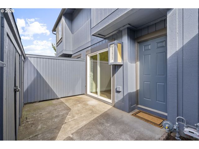 23823 Ne TREEHILL Dr, Wood Village, OR 97060