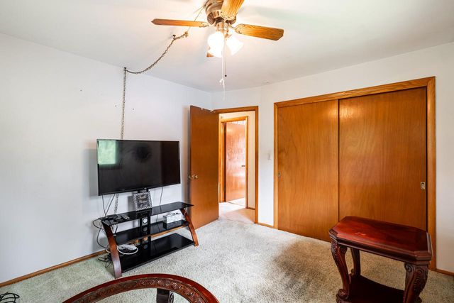 5836 W Green Brook DRIVE, Milwaukee, WI 53223