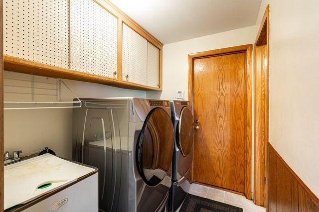 5836 W Green Brook DRIVE, Milwaukee, WI 53223