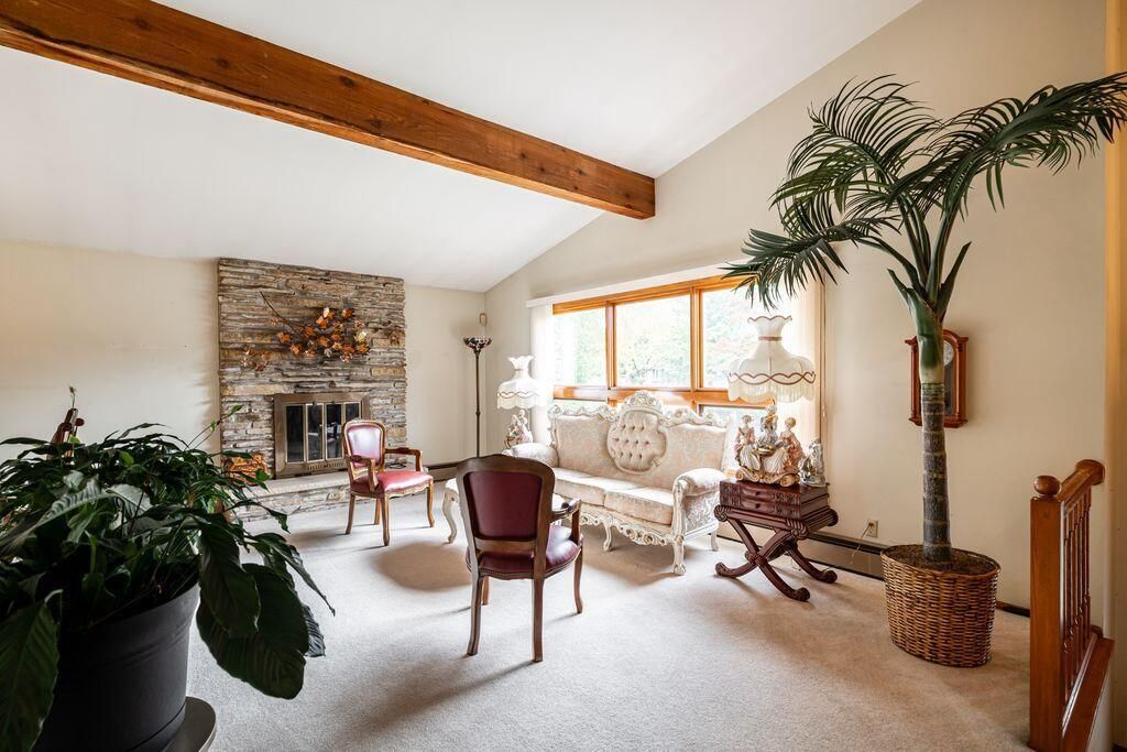 5836 W Green Brook DRIVE, Milwaukee, WI 53223