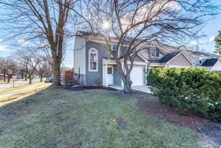 7583 WATERFORD Drive 7583, Hanover Park, IL 60133